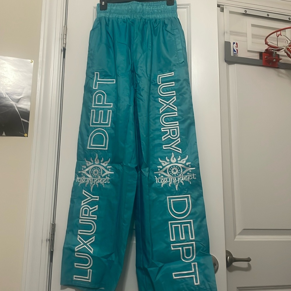 Im selling a size small in the new streetwear brand @luxurydept_.
